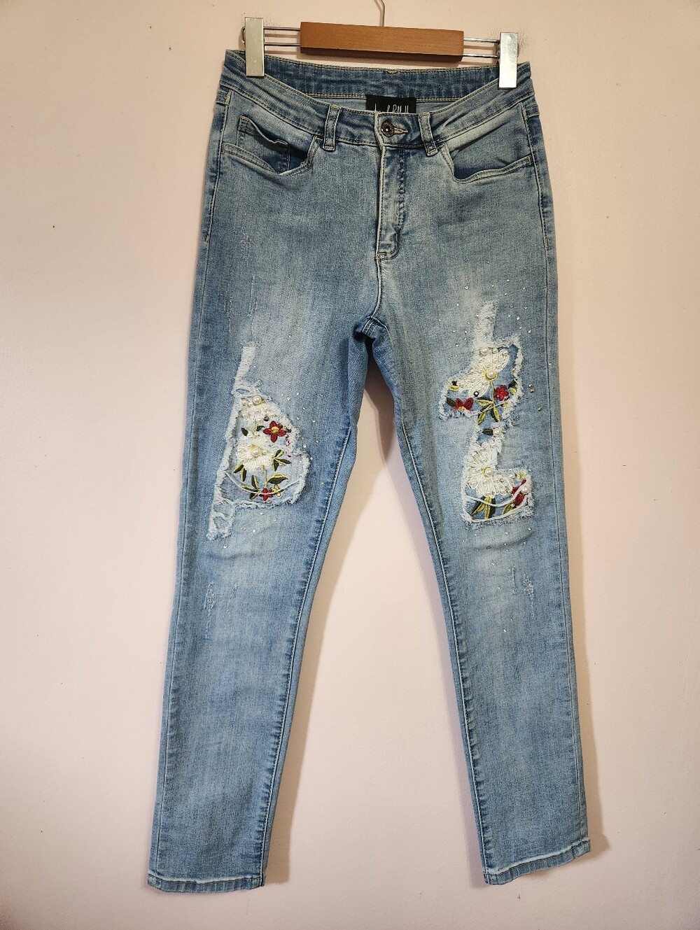 Joseph Ribkoff Pearl Floral Embroidered Distressed Denim Embellished Jeans Sz 6